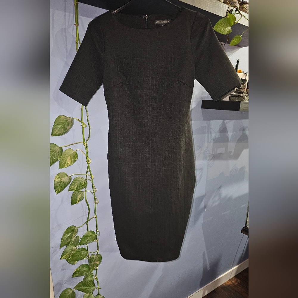 A pea in the pod maternity dress